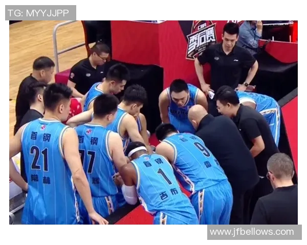 西安篮球队意识争议引发热议球迷对战术选择和团队配合的不同看法